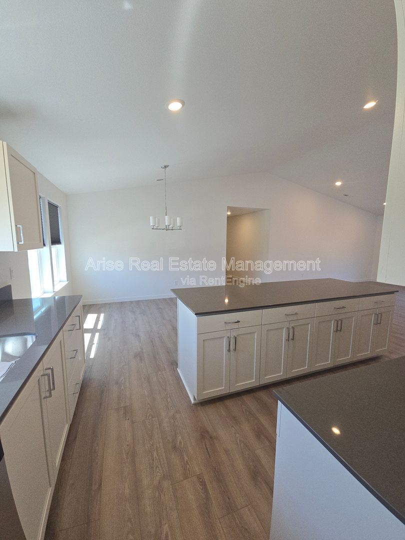 Beautiful, light-filled 3-bedroom, 2-bath home property image