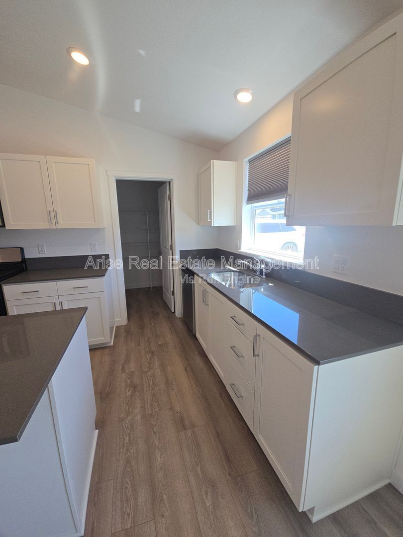 Beautiful, light-filled 3-bedroom, 2-bath home property image