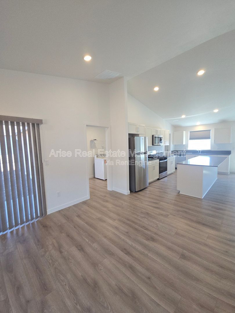 Beautiful, light-filled 3-bedroom, 2-bath home property image