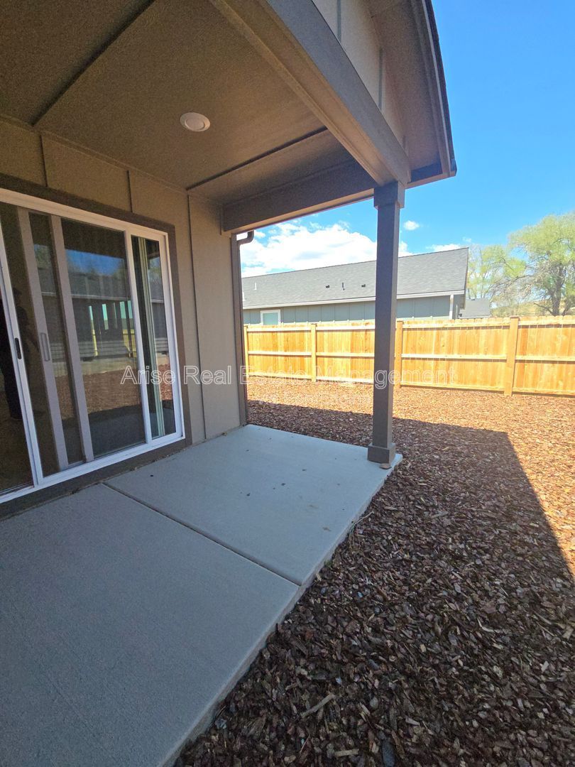 Beautiful, light-filled 3-bedroom, 2-bath home property image