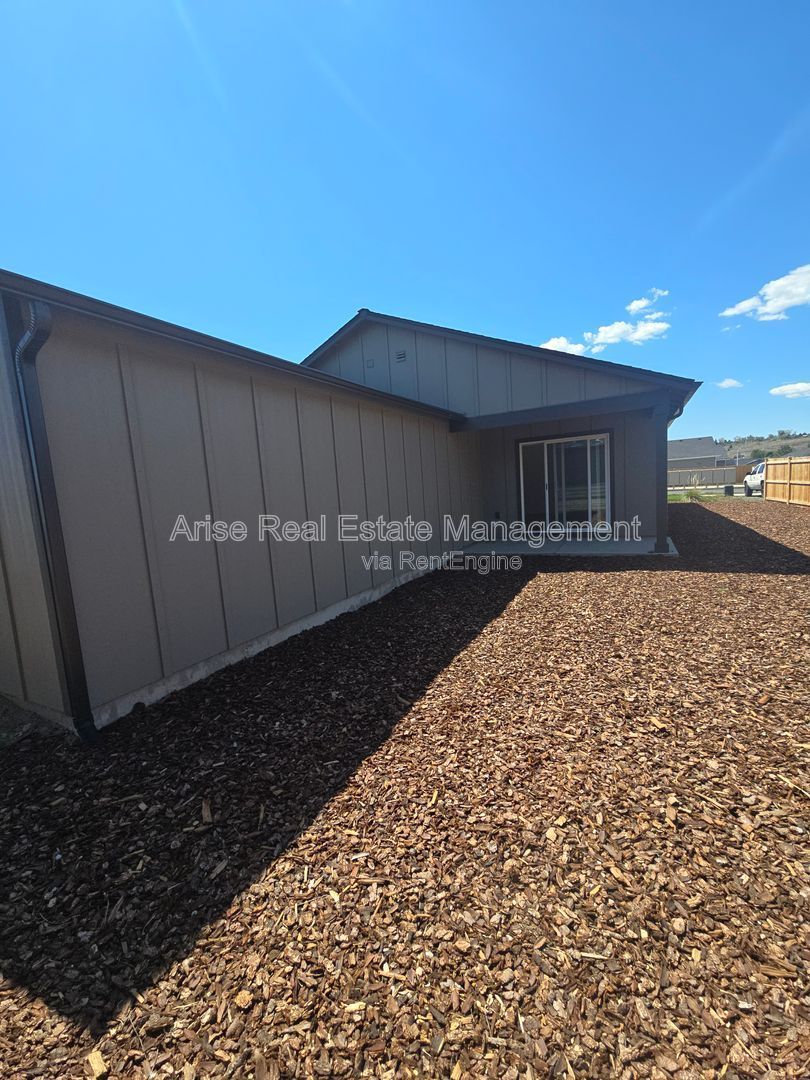 Beautiful, light-filled 3-bedroom, 2-bath home property image