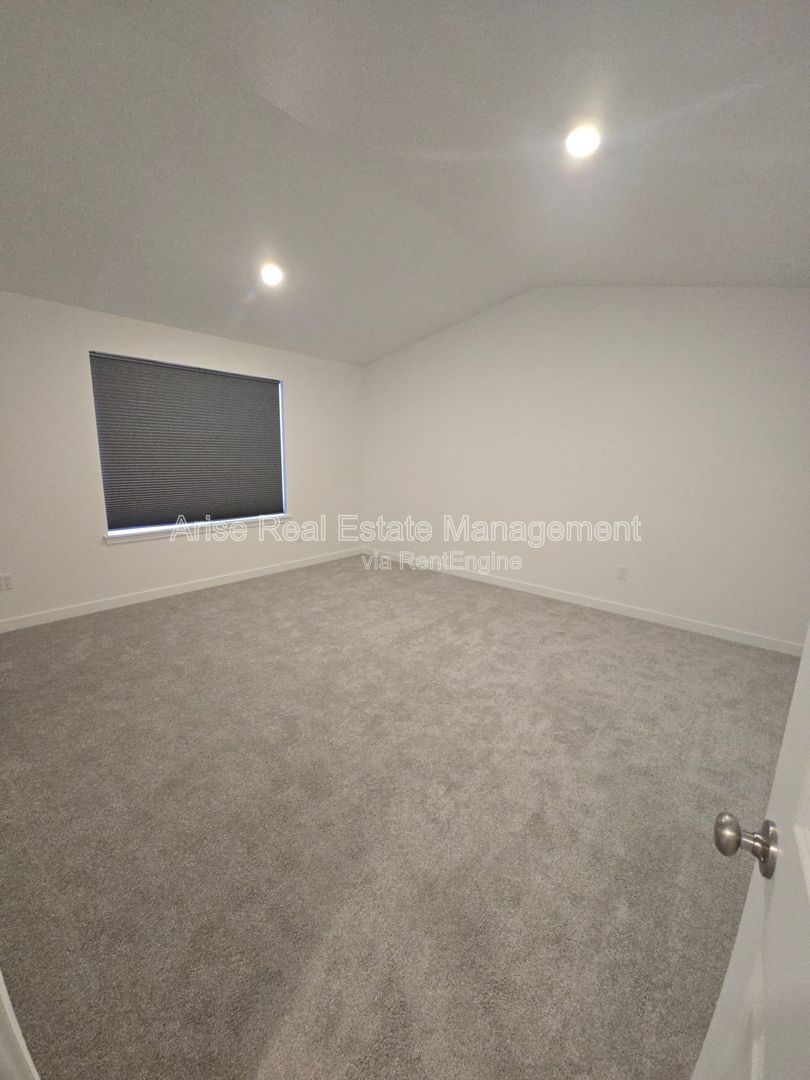Beautiful, light-filled 3-bedroom, 2-bath home property image