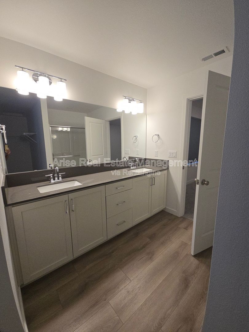 Beautiful, light-filled 3-bedroom, 2-bath home property image