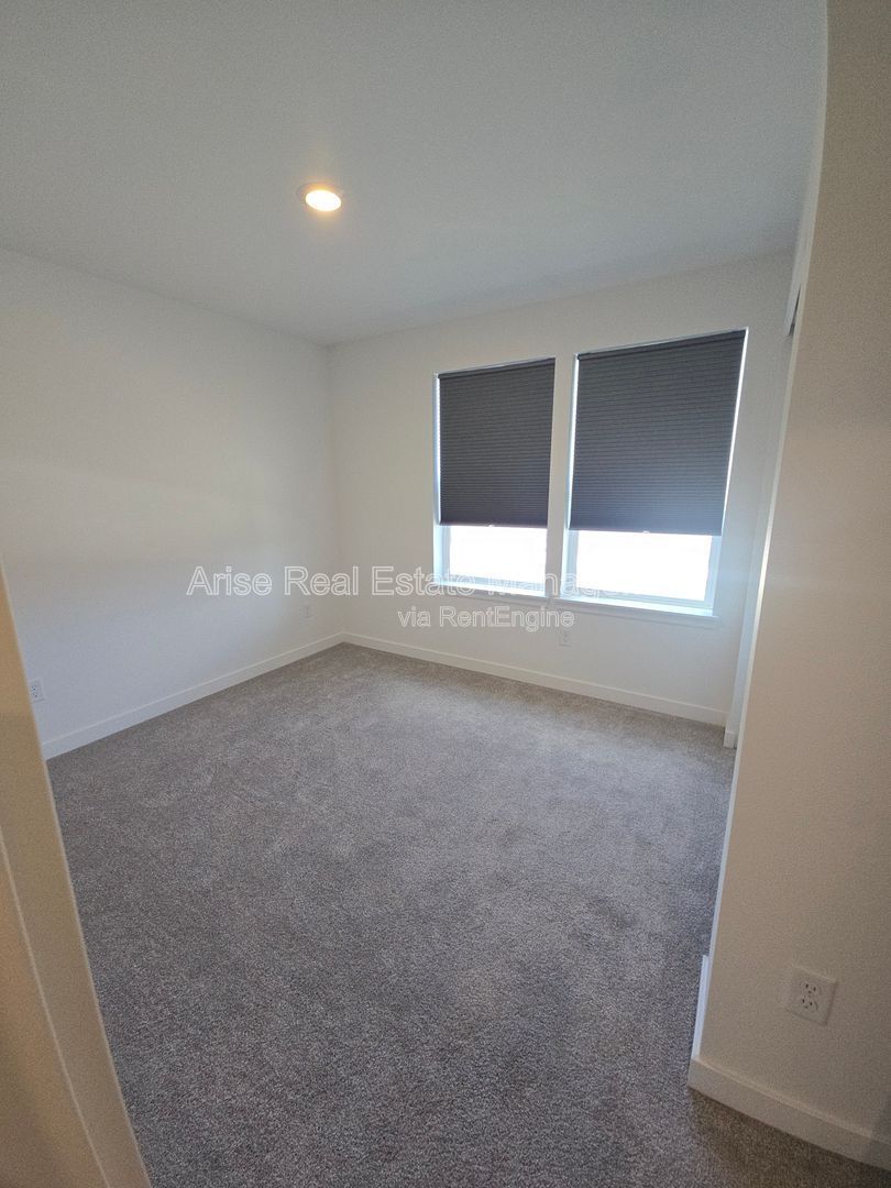 Beautiful, light-filled 3-bedroom, 2-bath home property image