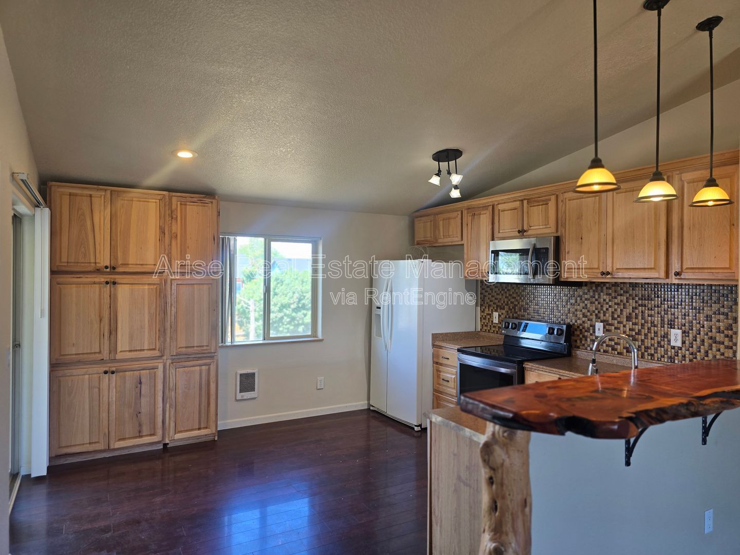 3 Beds, 2 Baths, Fenced Backyard property image